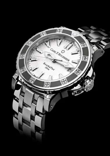 ساعة باترافي سكوباتيك النسائية.. محيط متلألأ بالألماس