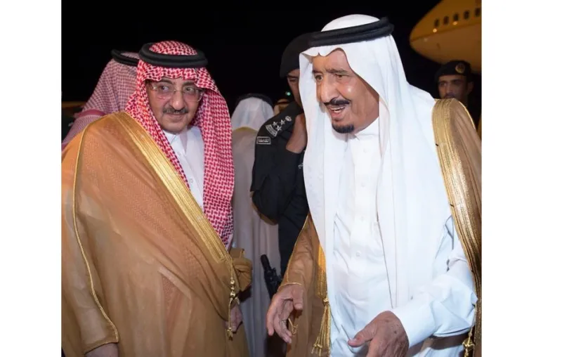 خادم الحرمين يصل إلى المدينة المنورة ويزور المسجد النبوي (صور)