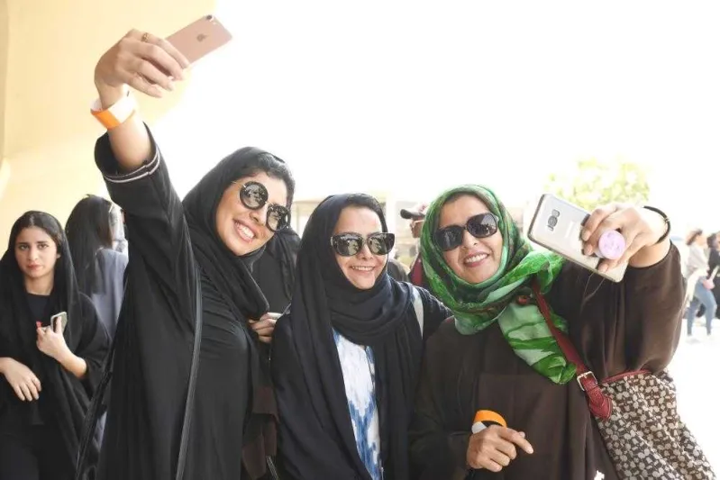 شاهد|سعوديات لأول مرة في مباراة كرة سلة بملعب الجوهرة