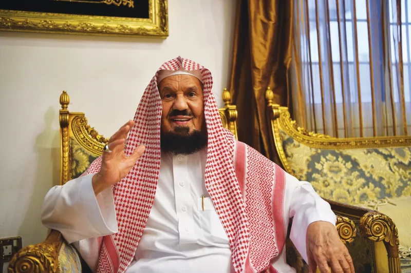 شاهد| ماذا قال الشيخ عبدالله المنيع عن تسمية الأبناء بأسماء أجنبية !