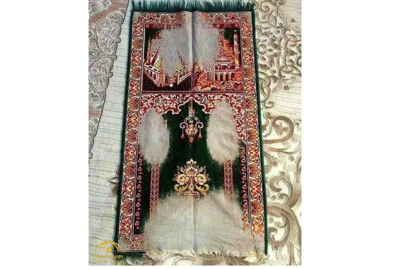 سجادة صلاة سيدة متوفاة تثير دهشة نشطاء مواقع التواصل