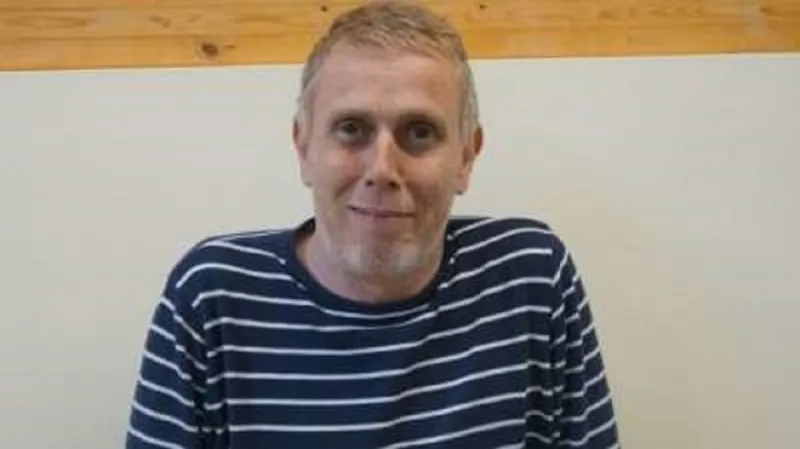 قصة رجل تحول من التسول إلي مقاعد كامبريدج !