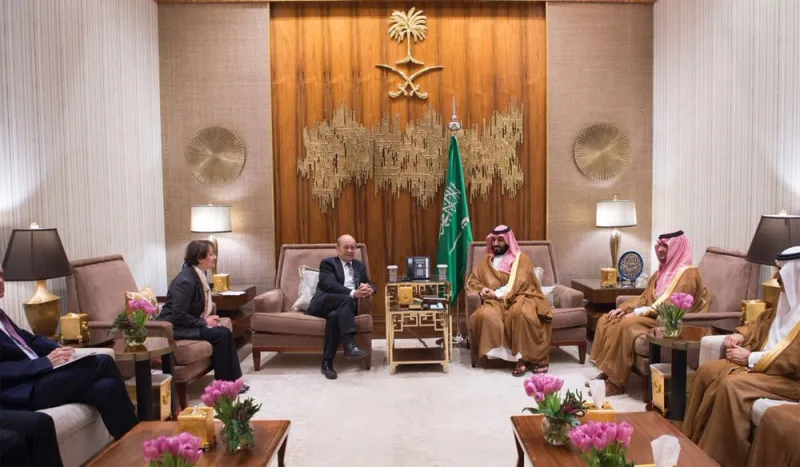 ولي العهد يجتمع بوزير الخارجية الفرنسي
