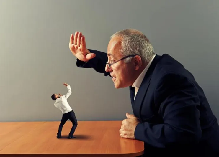 إنفوجراف| ما هو الفرق بين المدير والقائد؟