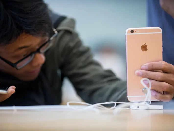 بعد بصمة الوجه.. «رائحة عرقك» تفتح هاتفك