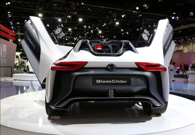 كبريات شركات السيارات تعرض أحدث تقنياتها في معرض دبي الدولي للسيارات 2017 