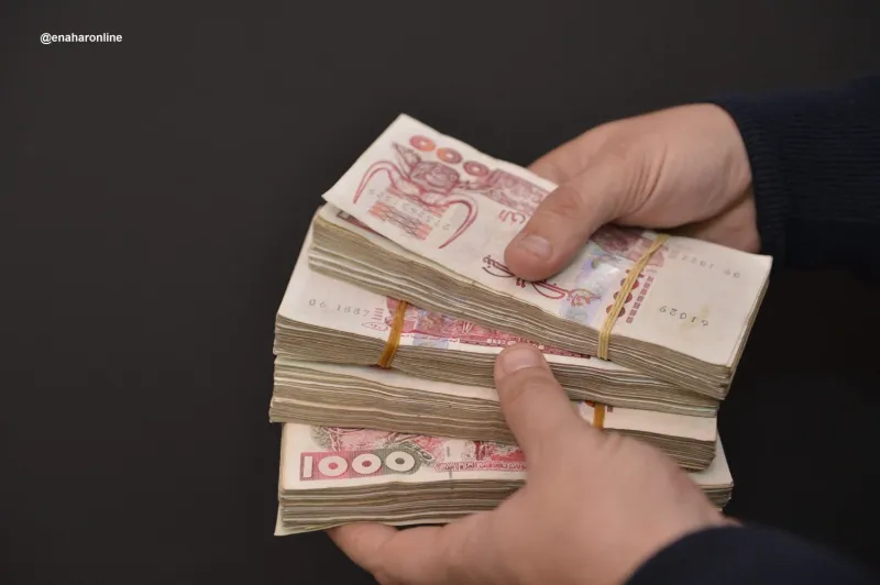 تسرقها وتشوّه سمعتها باسم الصداقة