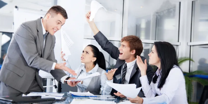 إنفوجراف| ماذا يحدث إذا تدخل أعضاء مجلس الإدارة في سير العمل ؟