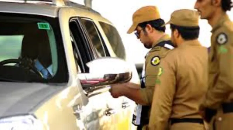 فيديو|دورية أمنية تصدم سيارة مطلوب رفض التوقف