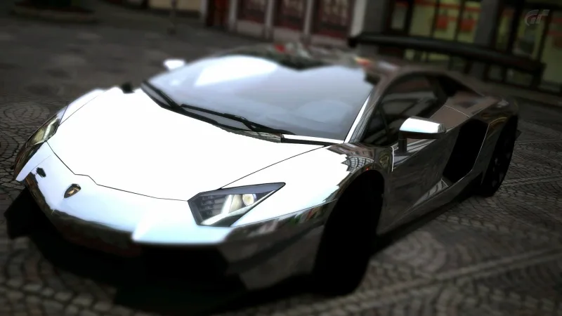 شاهد | «لامبورجيني افينتادور» الفضية تنفث لهب من عادمها