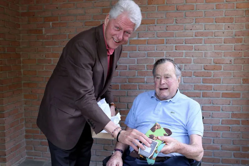 بوش الأب يسجل رقماً قياسياً في تاريخ أميركا