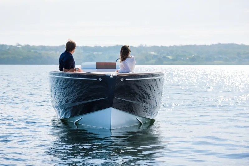 هذا القارب الصغير تجاوزت قيمته النصف مليون دولار ! (صور) 