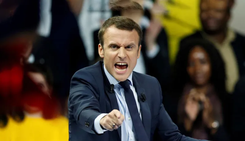 شاهد| الرئيس الفرنسي ينصرف غاضباً من مؤتمر صحفي بباريس 