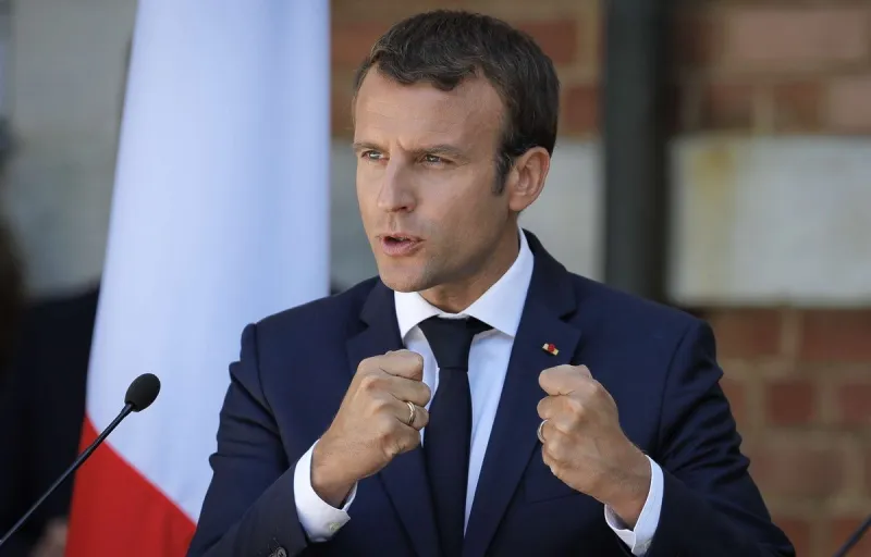 شاهد| الرئيس الفرنسي ينصرف غاضباً من مؤتمر صحفي بباريس 