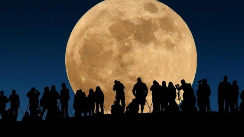 ما هي ظاهرة «#القمر_العملاق» ؟.. نوره يزداد 15%
