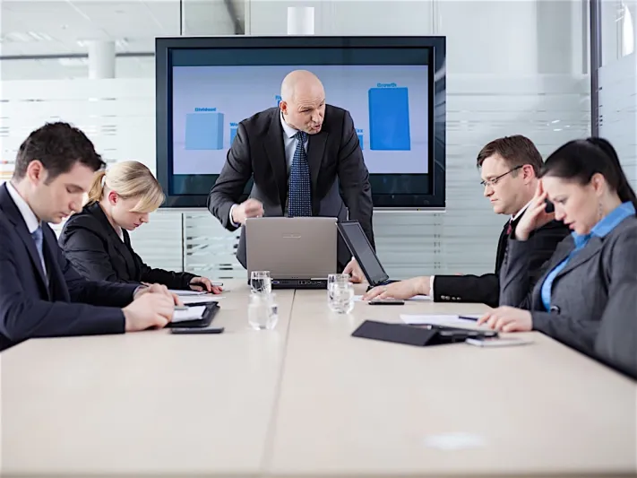 كيفية التعامل مع مشاكل الموظفين الذين يصعب التعاطي معهم؟