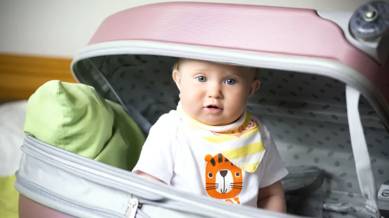 العثور على طفل رضيع موضوع داخل كيس في مكة