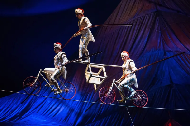 شاهد| سقوط كارثي للاعب سيرك أثناء عرض أكروباتي