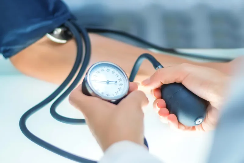 فوق الـ60؟ احذر انخفاض ضغط الدم