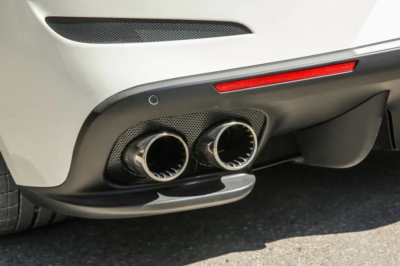 فيراري "جي تي سي 4 لوسو تي".. فن الانطلاق بالتوربو المزدوج