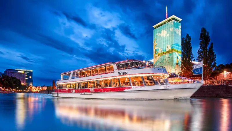 365 يوماً من مسابقة الحب