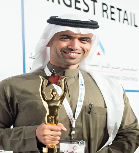 حسام القرشي: المكان الذي لا يضيف إليّ أغادره فورًا (حوار)