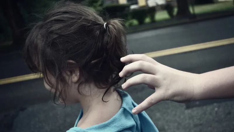 فيديو مؤثر| العثور على طفلة مختطفة منذ 3 سنوات