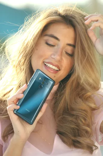 مشاهير مواقع التواصل يوثقون لحظاتهم المميزة مع «هواوي ميت 10 برو»