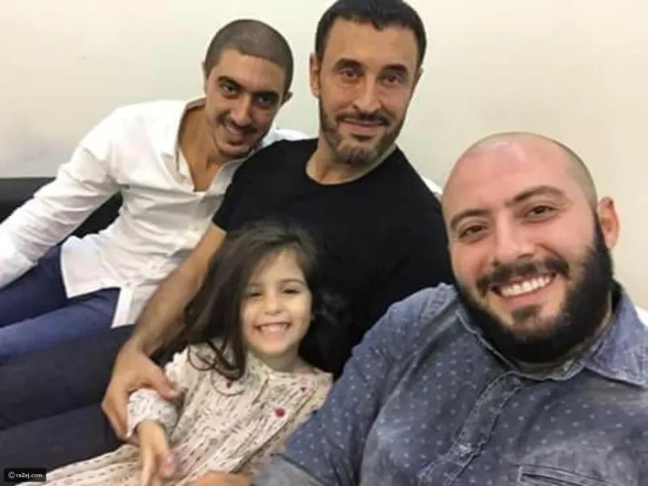 صور عفوية ونادرة للقيصر كاظم الساهر مع أولاده وأحفاده