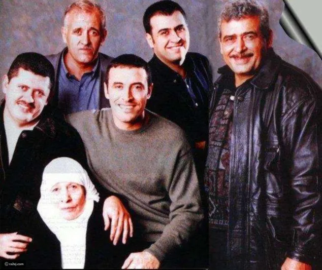 صور عفوية ونادرة للقيصر كاظم الساهر مع أولاده وأحفاده