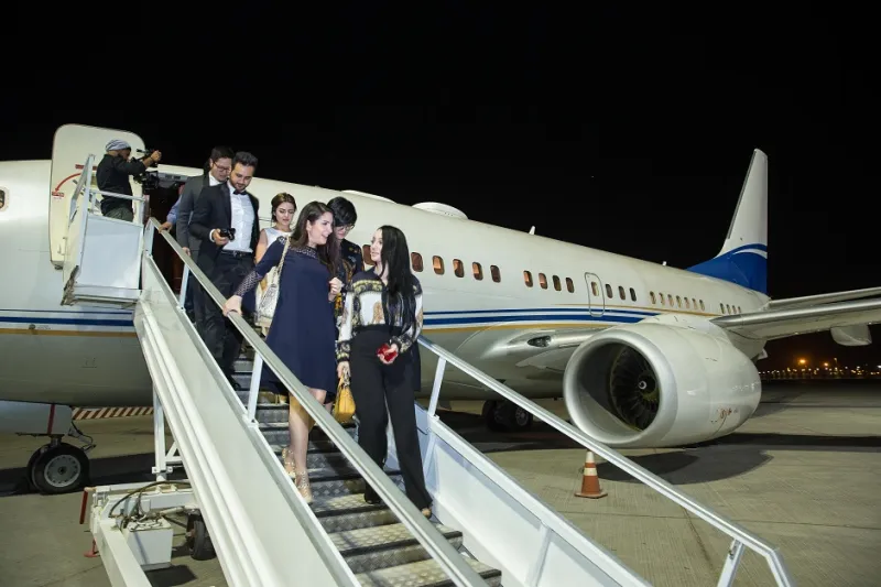 هواوي تكشف عن هاتفها الذكي الأكثر فخامة وقوة على متن طائرة فاخرة في دبي