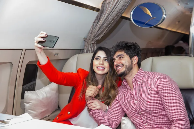 هواوي تكشف عن هاتفها الذكي الأكثر فخامة وقوة على متن طائرة فاخرة في دبي