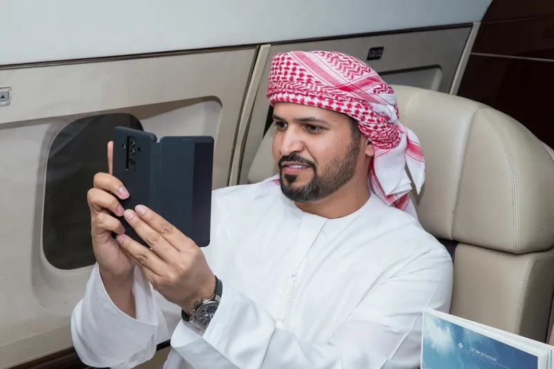 هواوي تكشف عن هاتفها الذكي الأكثر فخامة وقوة على متن طائرة فاخرة في دبي