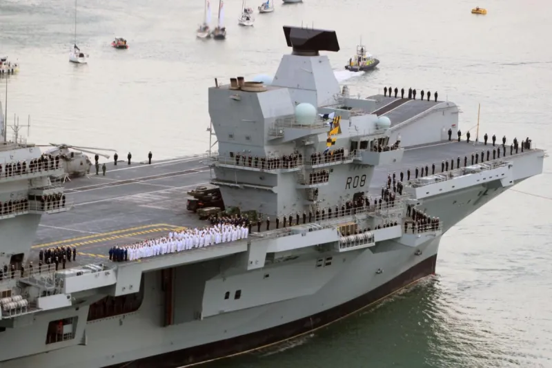 أكبر حاملة طائرات بريطانية تتعطل بعد أيام من إطلاقها (فيديو) 