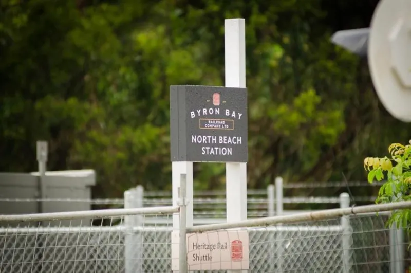 أول قطار في العالم يعمل بالطاقة الشمسية (صور)