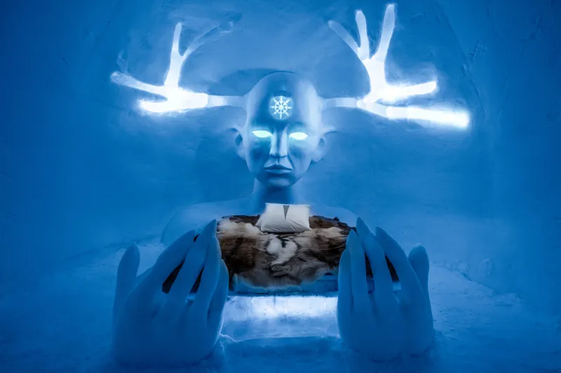 يتضمن 35 جناحًا فاخرًا.. شاهد أفخم قصر جليدي في العالم