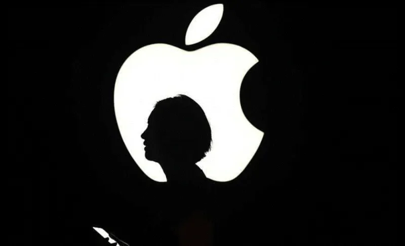 «آبل» أمام القضاء والسبب «آيفون»!