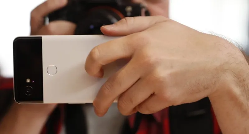 أحدث هواتف«جوجل» توجه ضربة قاسية لـ "آبل وسامسونج" (فيديو) 