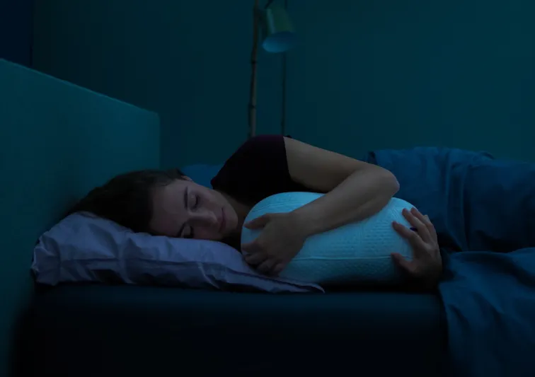 أول روبوت في العالم يساعد على النوم (فيديو) 