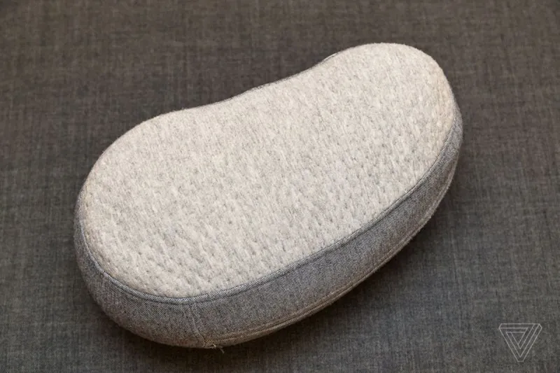 أول روبوت في العالم يساعد على النوم (فيديو) 