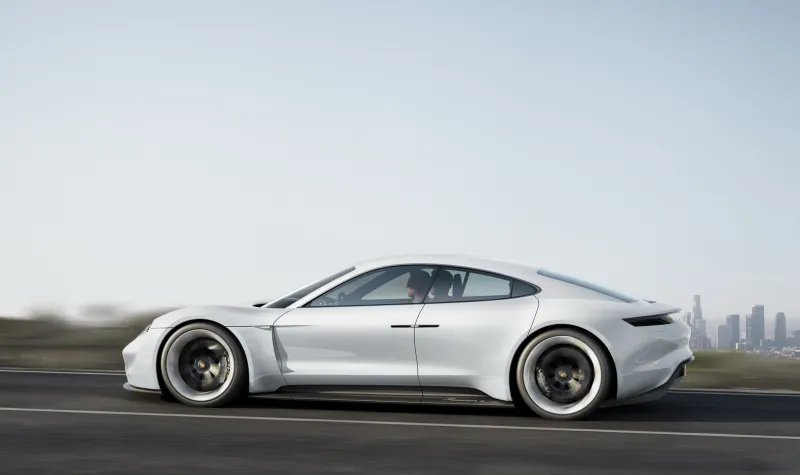 «Mission E» أول سيارة كهربائية في تاريخ بورش (فيديو)