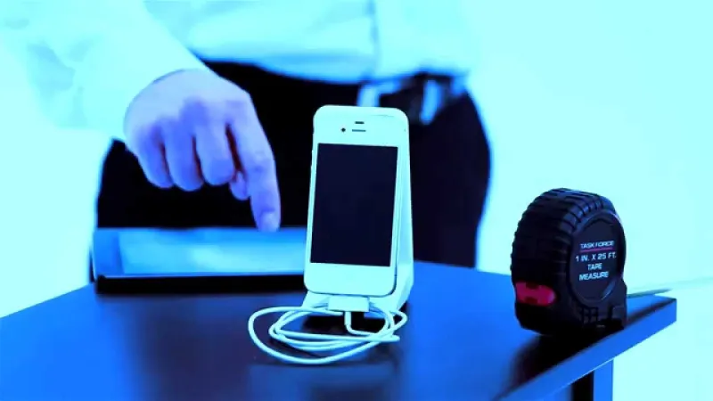 «Watt Up» أول شاحن لاسلكي عن بعد في العالم (فيديو)