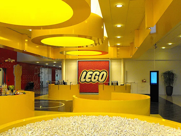 إمبراطورية ليغو التي رسمت الفرح على وجوه ملايين الأطفال حول العالم