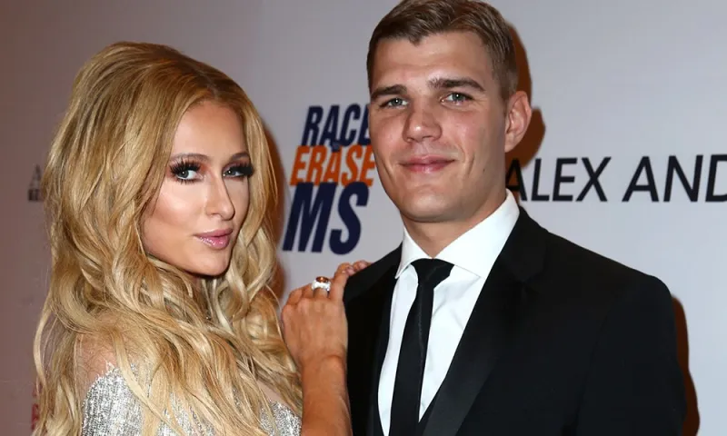 بعد خطبتها.. باريس هيلتون تستعين بحارس شخصي لحماية خاتمها الماسي