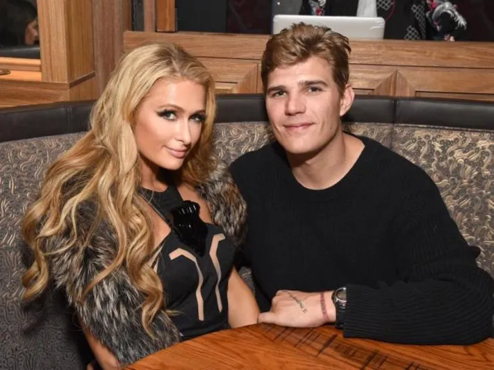 بعد خطبتها.. باريس هيلتون تستعين بحارس شخصي لحماية خاتمها الماسي