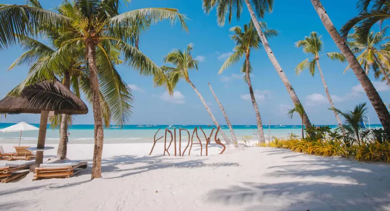 بوراكاي.. غيمة صيفية تتلألأ على شواطئ الفليبين