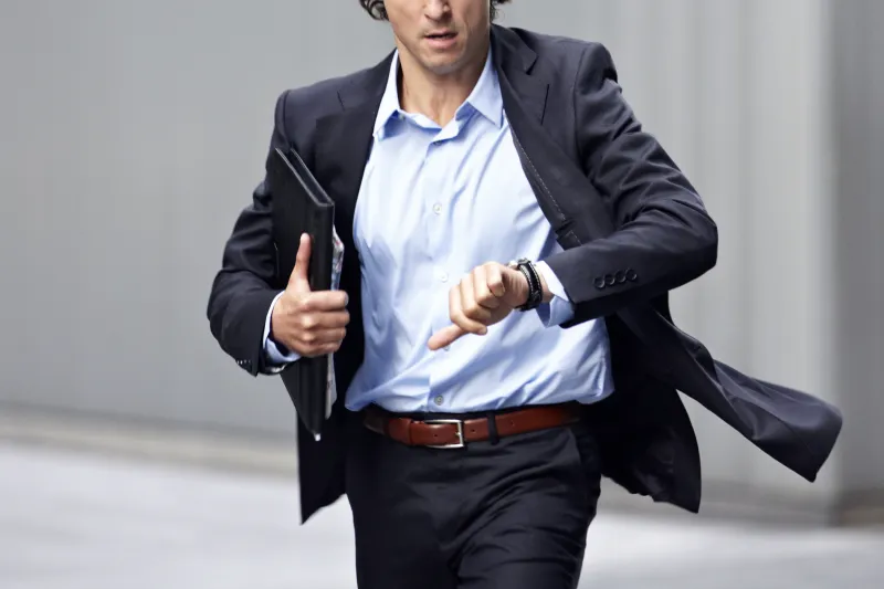 أغرب وأطرف أسباب التأخر عن العمل (صور)