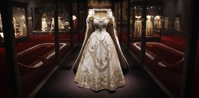 بعد 22 عام من الانتظار .. مقابلة حصريه مع ملكة بريطانية تكشف معاناتها يوم التتويج (فيديو)