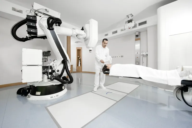 بتكلفة 12 مليون دولار ..الإمارات توفر أقوى الأجهزة الإشعاعية لتبديد الأورام (فيديو) 