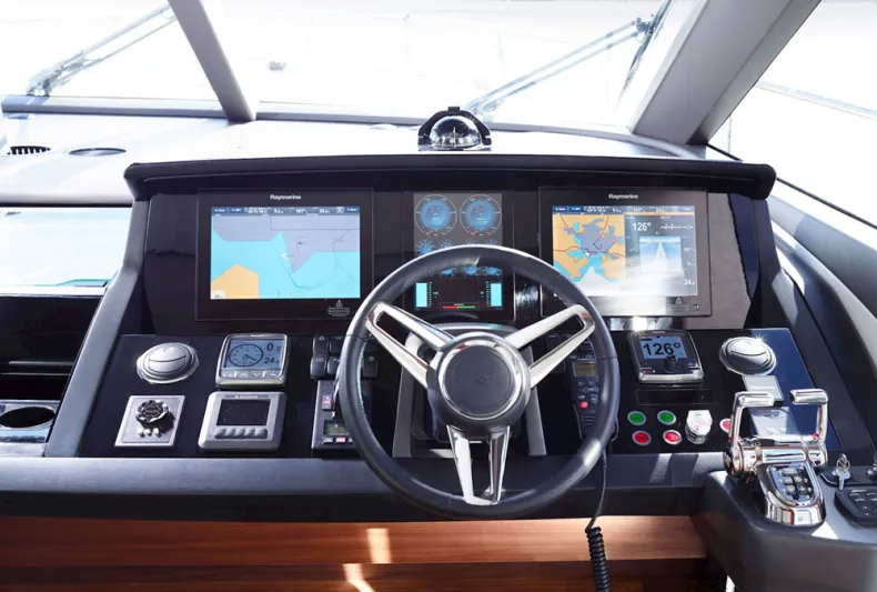 بالخطوات.. تعلم القيادة حتى تحصل على رخصة قيادة اليخوت (فيديو وصور)